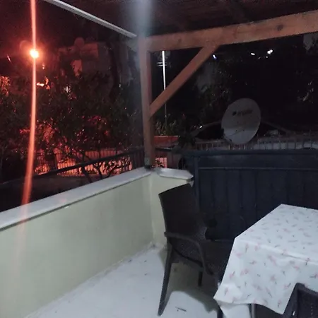 Kadinlar Denizi Plaji 100 M Bahceli Havuzlu Villa Kusadasi