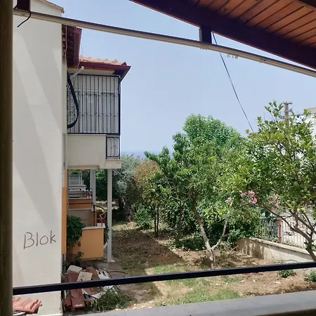 Kadinlar Denizi Plaji 100 M Bahceli Havuzlu Villa