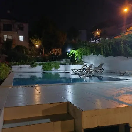 Kadinlar Denizi Plaji 100 M Bahceli Havuzlu *