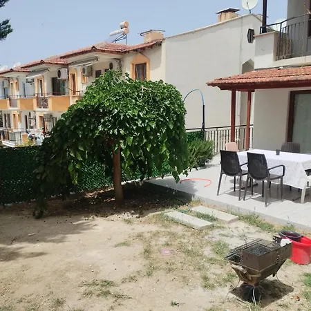 Kadinlar Denizi Plaji 100 M Bahceli Havuzlu Villa Kusadasi