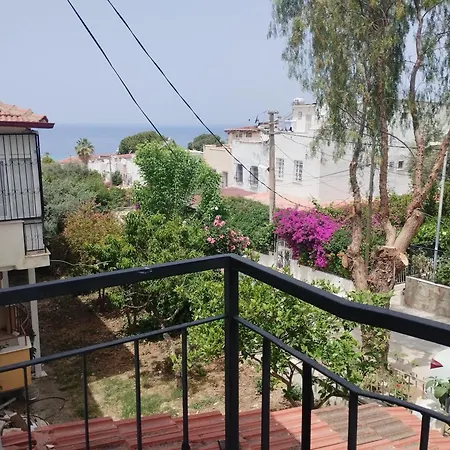 Kadinlar Denizi Plaji 100 M Bahceli Havuzlu Villa *