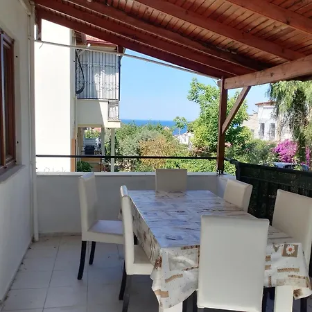 Kadinlar Denizi Plaji 100 M Bahceli Havuzlu Villa