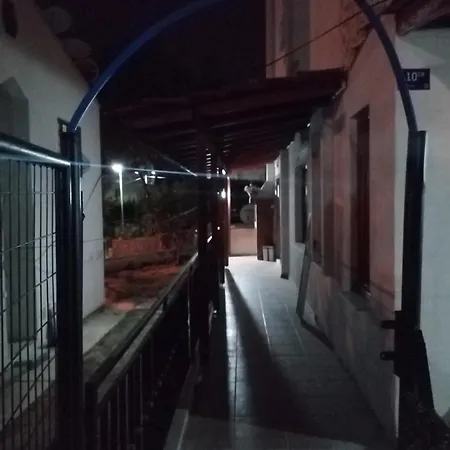 Kadinlar Denizi Plaji 100 M Bahceli Havuzlu Vilă Kusadası