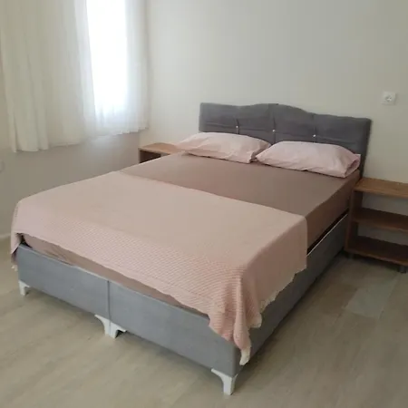 Vilă Kadinlar Denizi Plaji 100 M Bahceli Havuzlu
