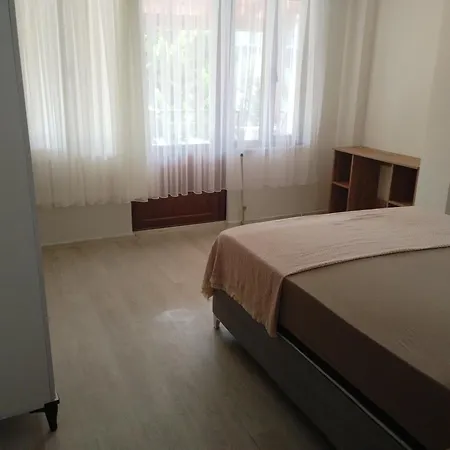 Kadinlar Denizi Plaji 100 M Bahceli Havuzlu Vilă *