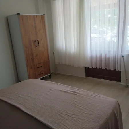 Vilă Kadinlar Denizi Plaji 100 M Bahceli Havuzlu