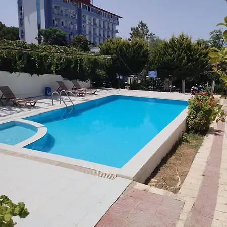 Vilă Kadinlar Denizi Plaji 100 M Bahceli Havuzlu Kusadası
