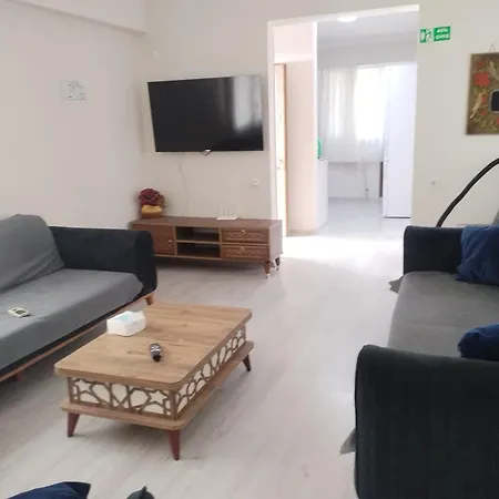Vilă Kadinlar Denizi Plaji 100 M Bahceli Havuzlu Kusadası