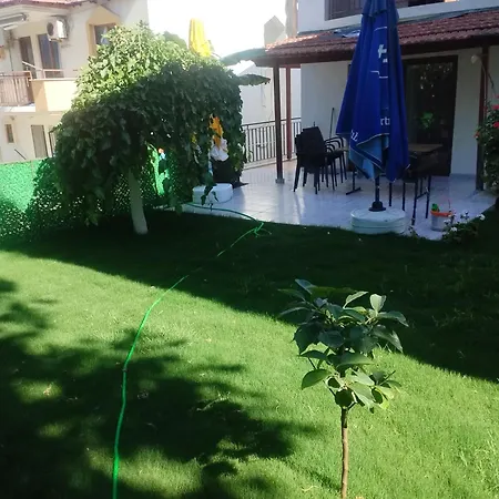 Kadinlar Denizi Plaji 100 M Bahceli Havuzlu Vilă Kusadası