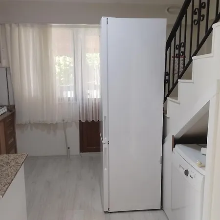 Vilă Kadinlar Denizi Plaji 100 M Bahceli Havuzlu Kusadası